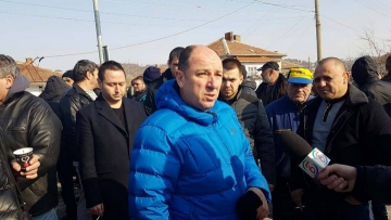 ВМРО – Петрич в предизборна еуфория! Патриотите излязоха на протест и блокираха пътя край с. Дрангово