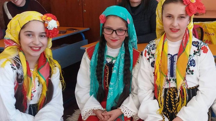 Народен български обичай “Седянка“ изиграха четвъртокласниците от белишкото с. Краище снимка 8