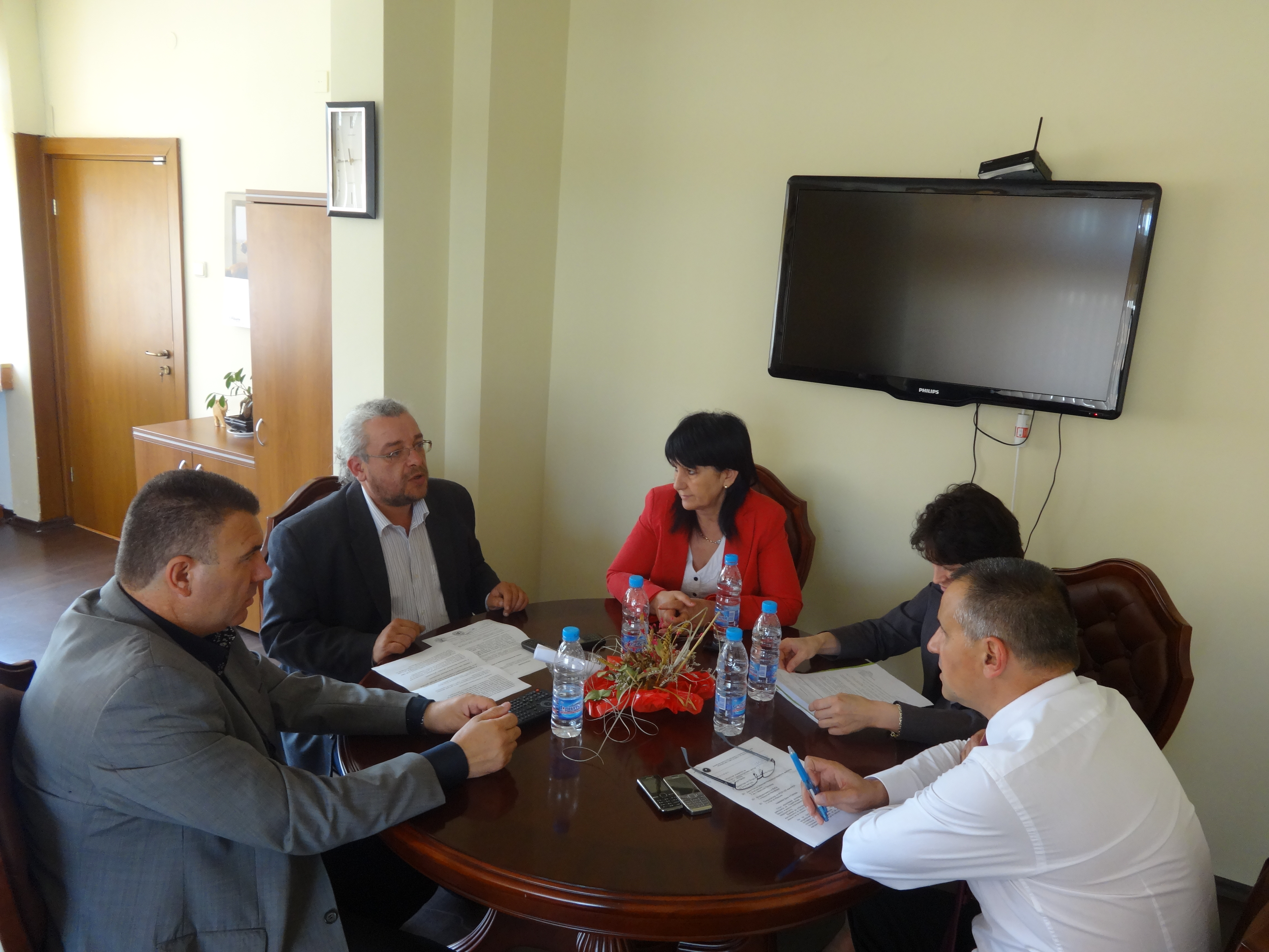 Срещи на областния управител във връзка с предстоящи уволнения на работници в Банско